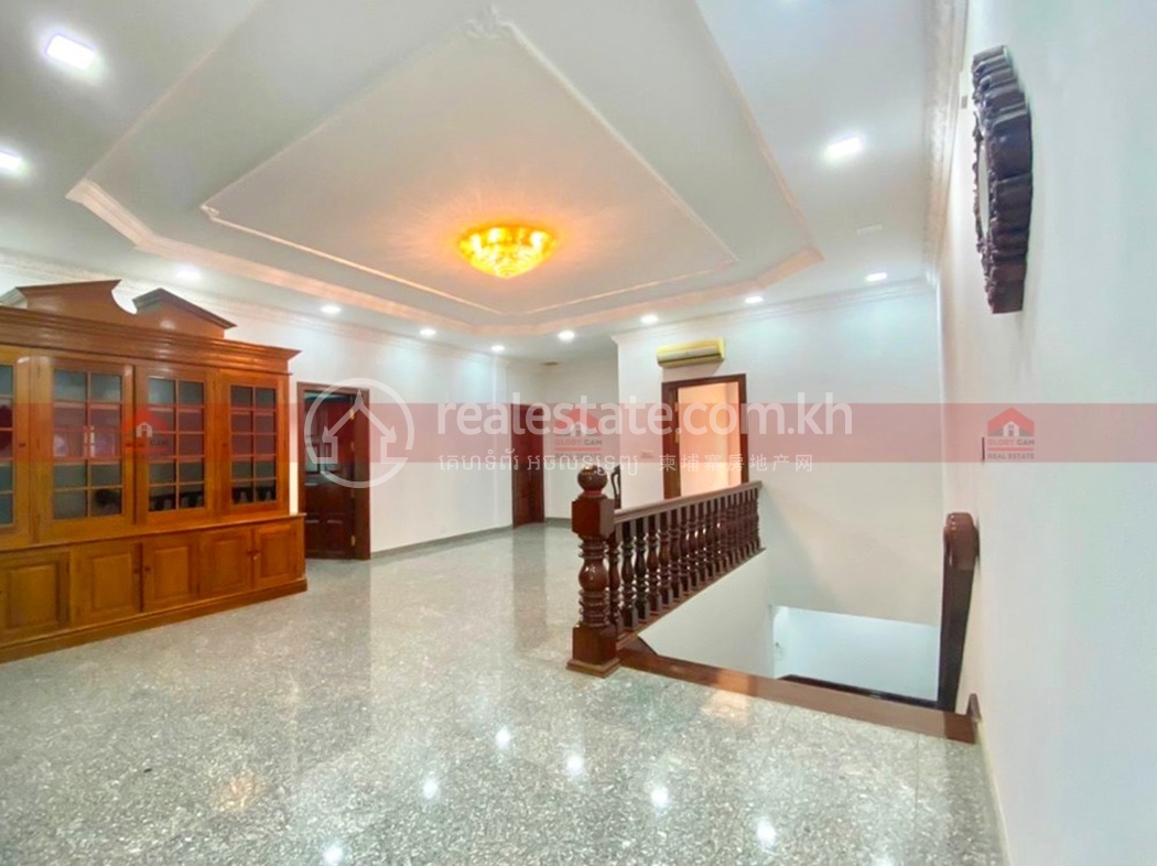 7-bedrooms-nice-villa-for-rent-Sangkat-Kakap-Phnom-Penh-img3.jpg