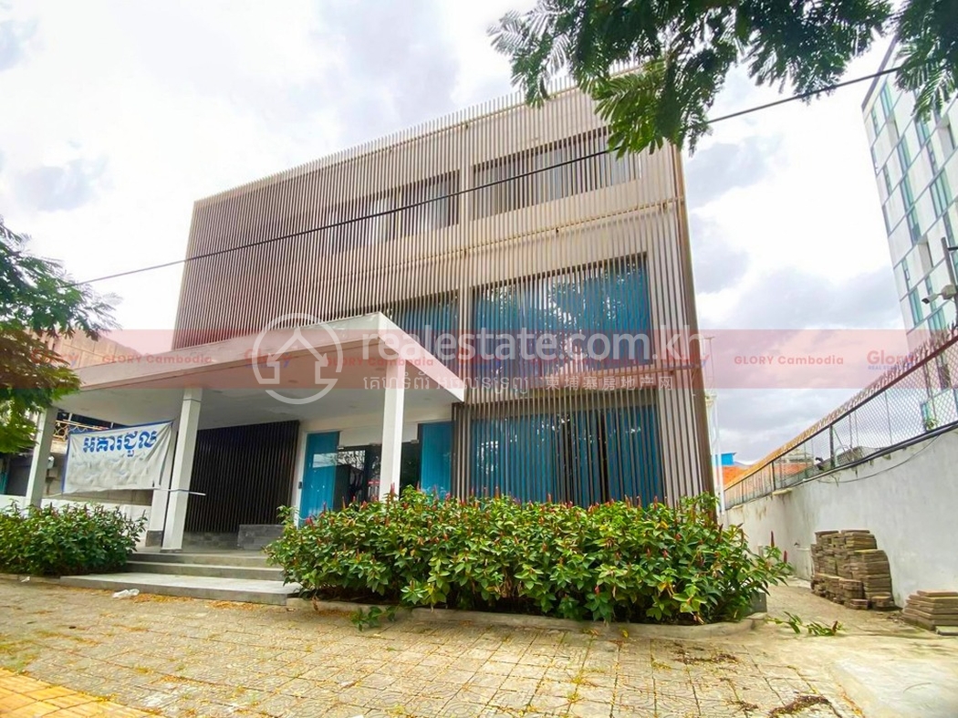 Commercial-Building-for-Lease-Along-Main-Road-Tuol-Kork-Area-img1.jpg