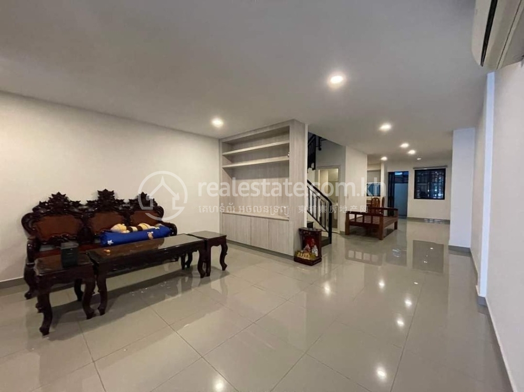 143629-link-house-at-borey-chip-mong-598-for-sale-1673313992-75456153-g.jpg