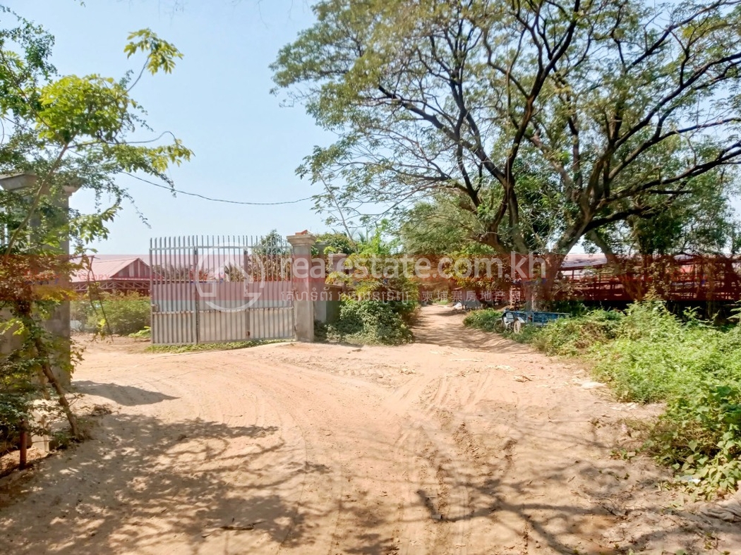 1-Hectares-Land-for-Sale-Next-to-Ly-Yongphat-National-Road-6A-Img1.jpg