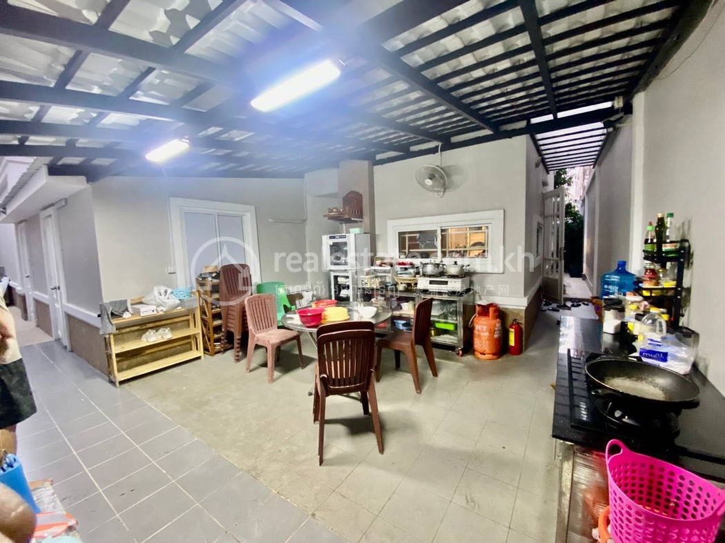 residential Villa for rent v Chak Angrae Kraom ID 229551 9