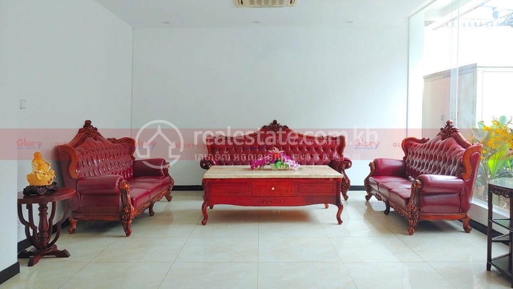 104-Rooms-Hotel-Building-For-Rent-In-The-Center-Of-Daun-Penh-Area-Img1.jpg