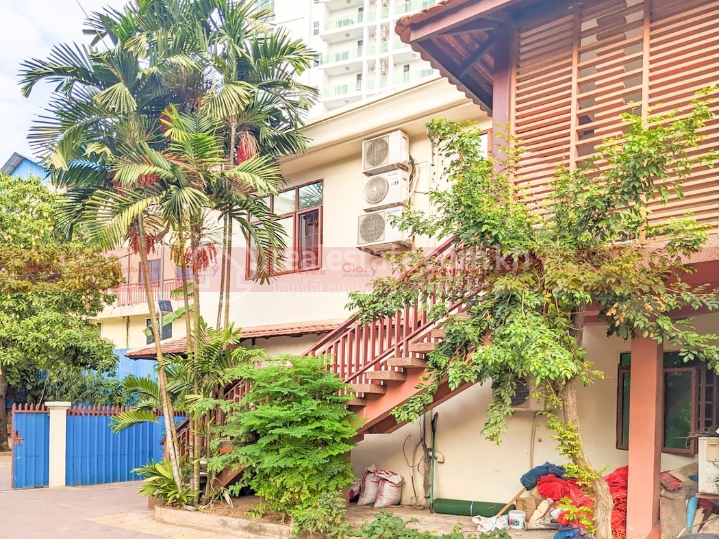 Townhouse-With-Green-Plants-For-Lease-In-Beung-Tumpong-Quiet-Area-img4.jpg