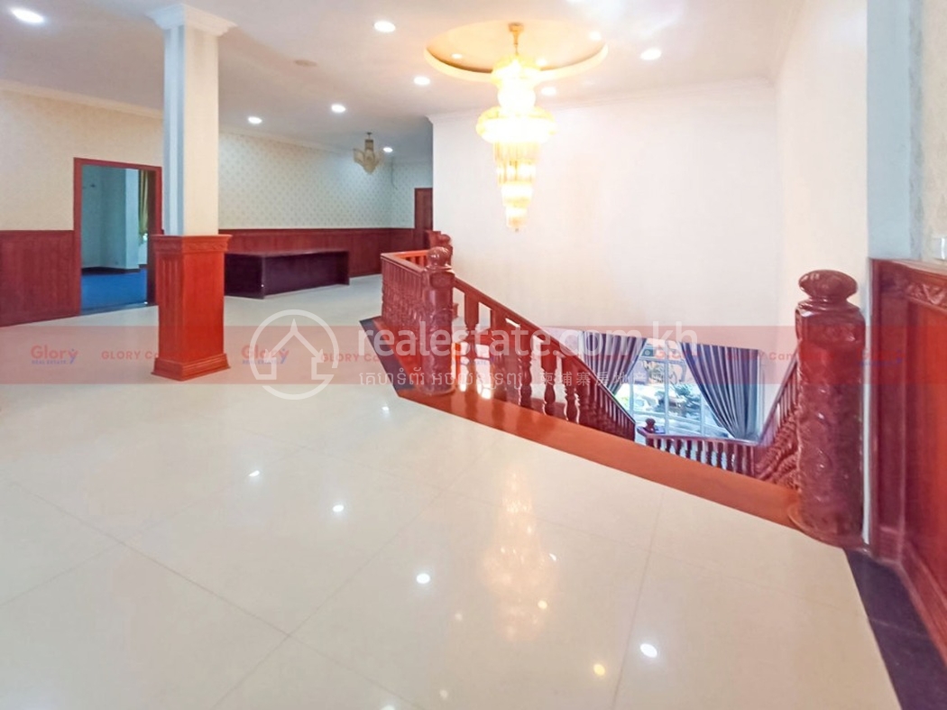 Villa-With-A-Big-Free-Land-Space-For-Rent-Near-Phnom-Penh-Airport-Img5.jpg