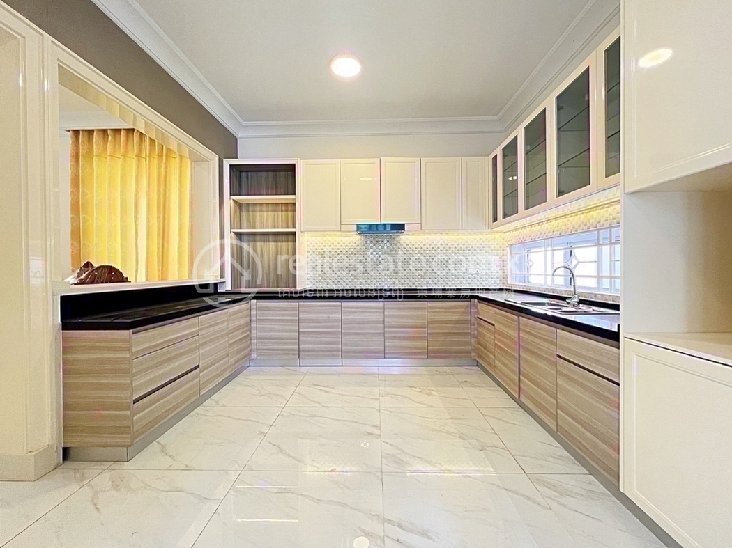 residential Villa for rent v Nirouth ID 233153 16