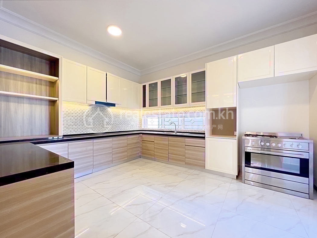 residential Villa for rent v Nirouth ID 233153 17
