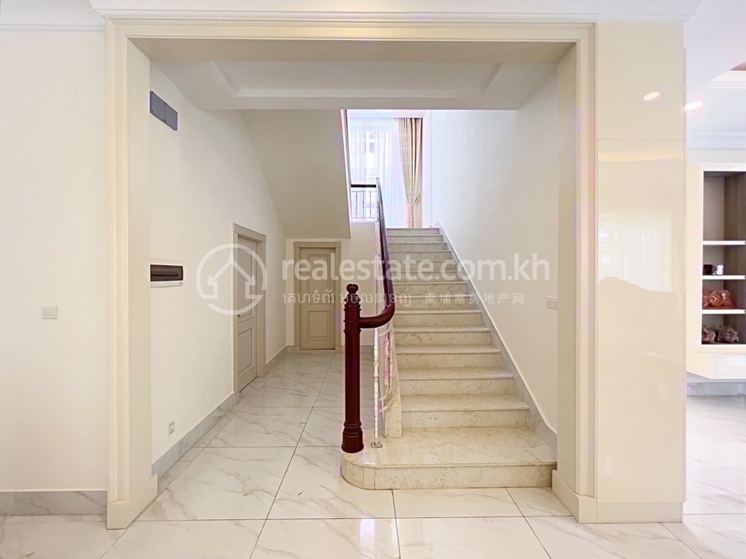 residential Villa for rent v Nirouth ID 233153 12