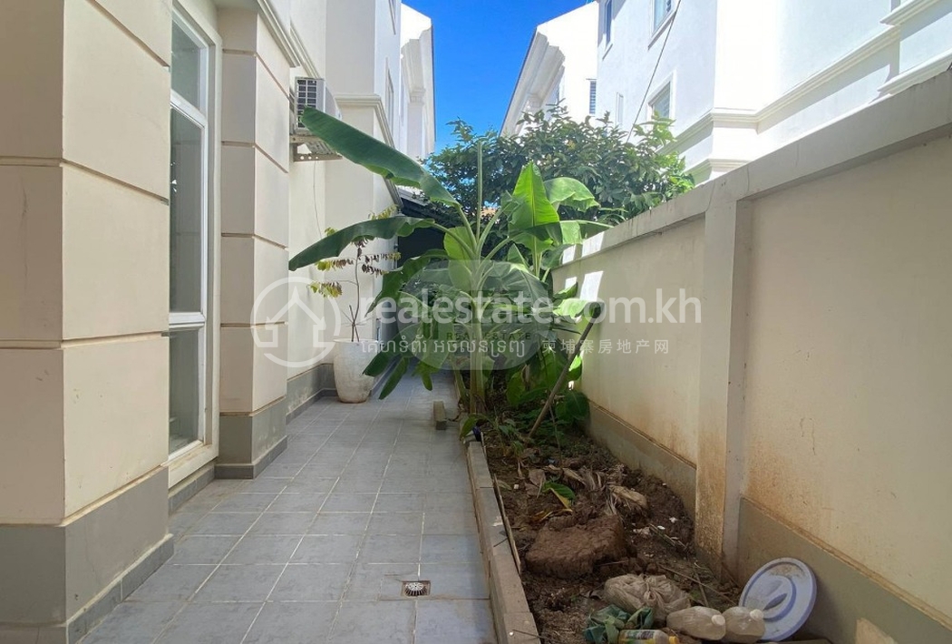 residential Twin Villa for sale v Preaek Ta Sek ID 235950 8