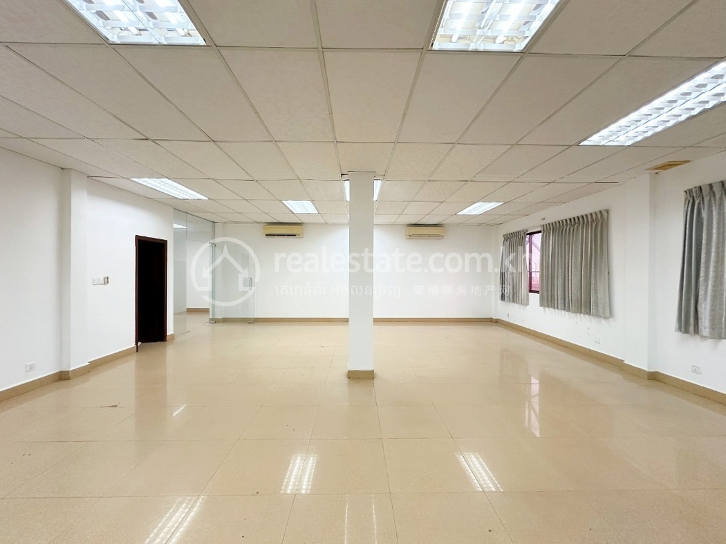 office spaces for rent in daun penh (16).jpeg
