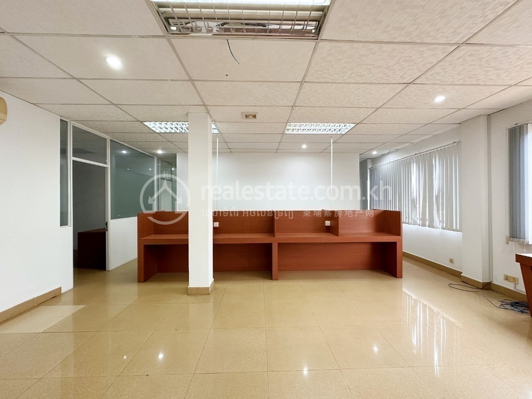 office spaces for rent in daun penh (4).jpeg