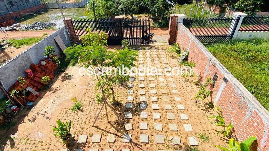 3-Bedrooms House For Rent In Kandek, Siem Reap Cambodia01.jpg