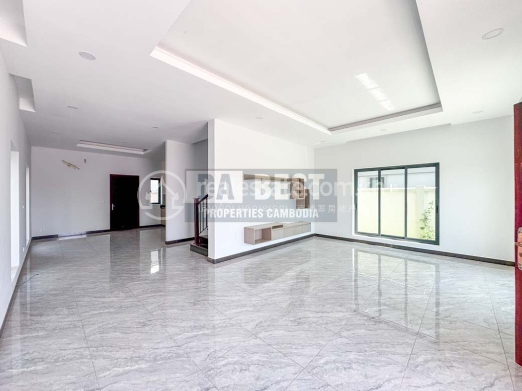 4 Bedroom House For Sale With Lake View In Siem Reap - Cambodia (1).JPG