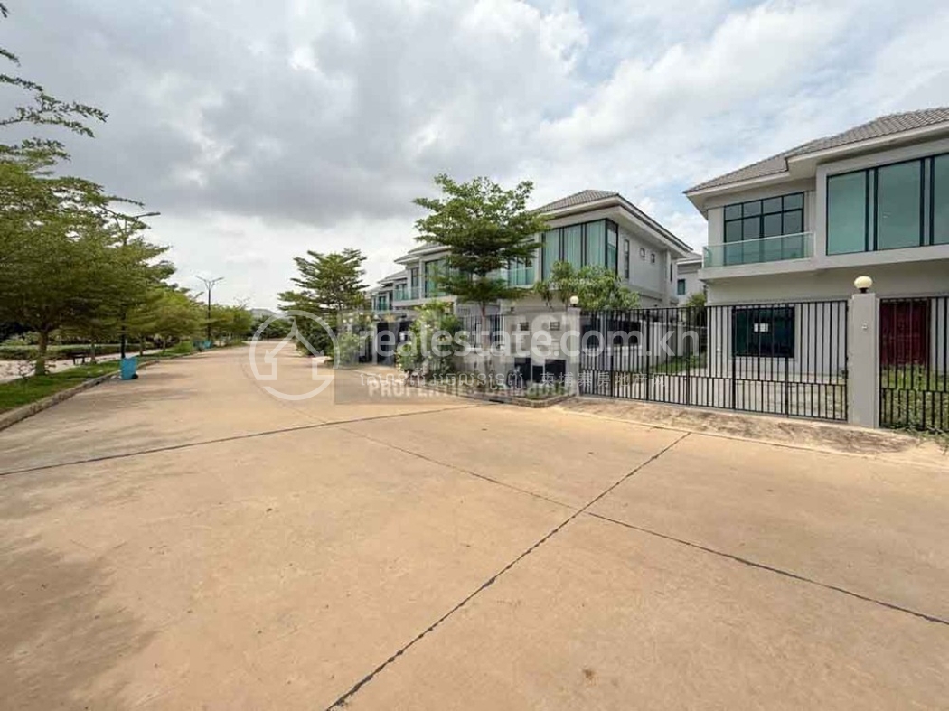 4 Bedroom House For Sale With Lake View In Siem Reap - Cambodia-2.JPG