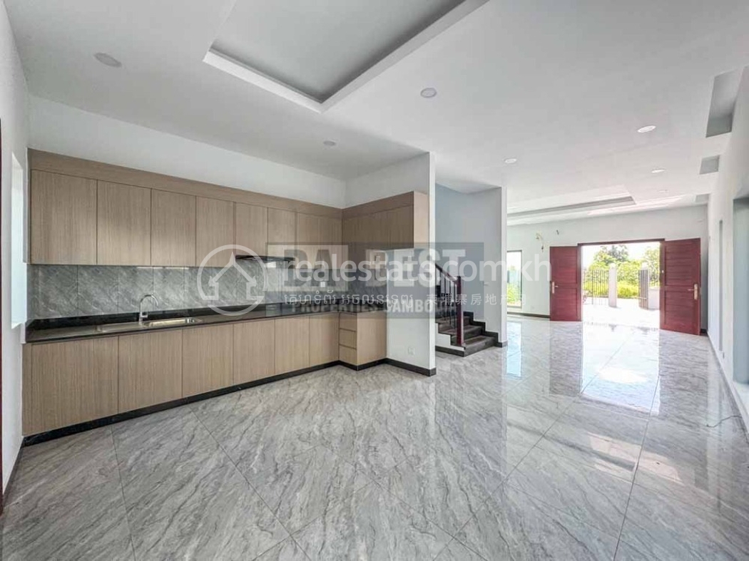 4 Bedroom House For Sale With Lake View In Siem Reap - Cambodia.7.JPG