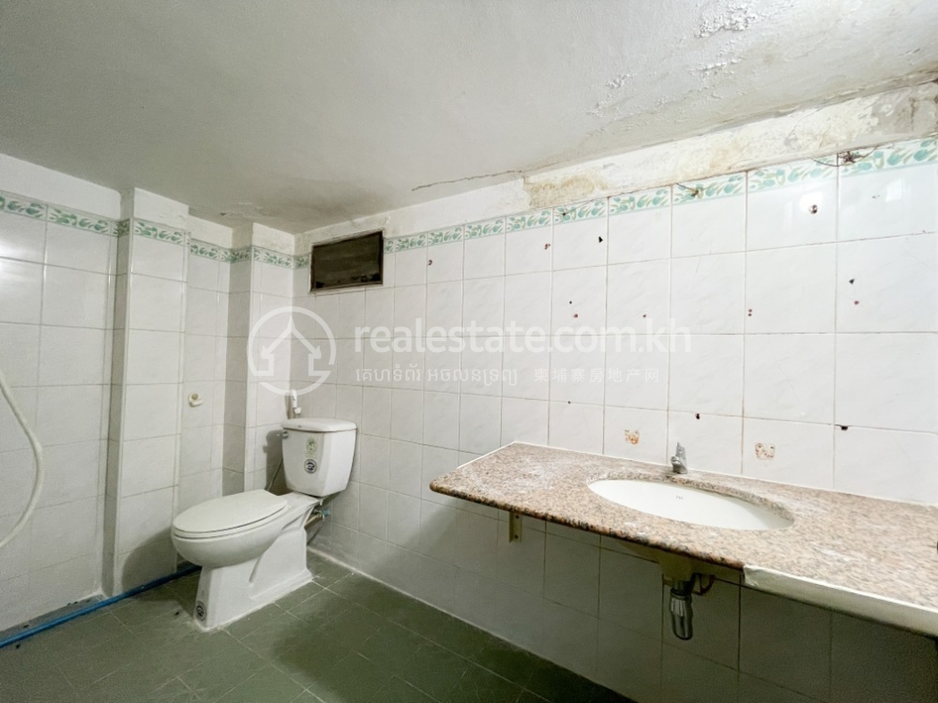 Edited R-3884 (9).jpg