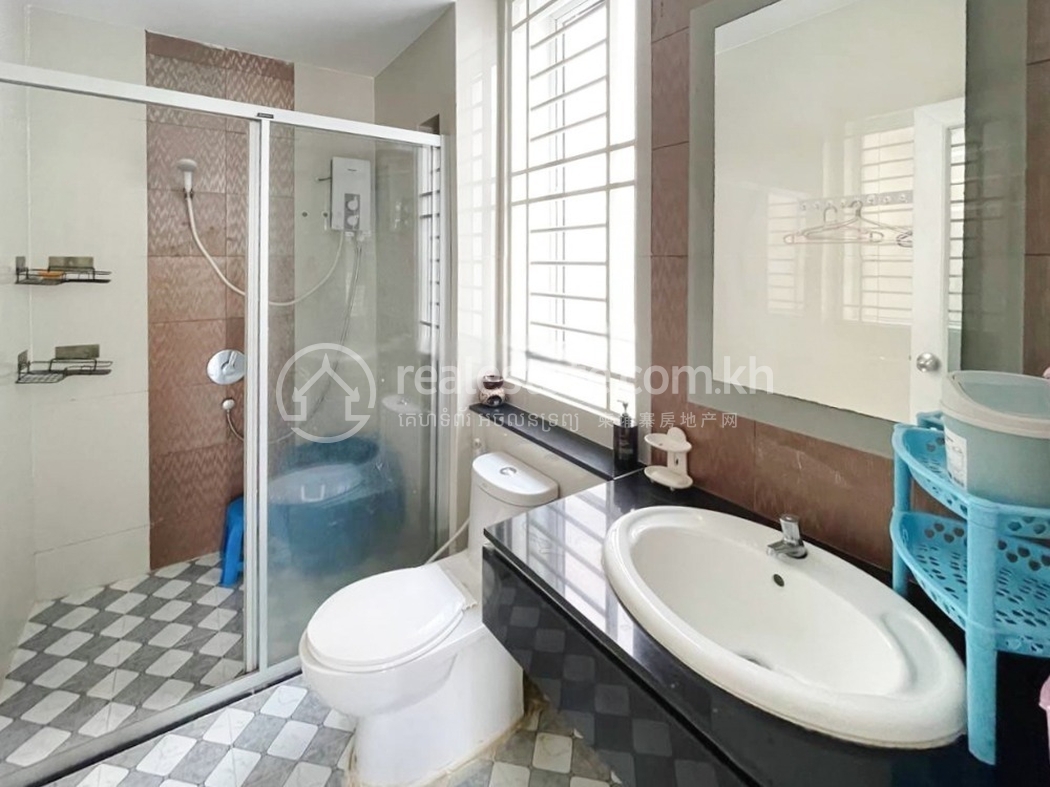 Edited R-7115-reakh-589682 (7).jpg