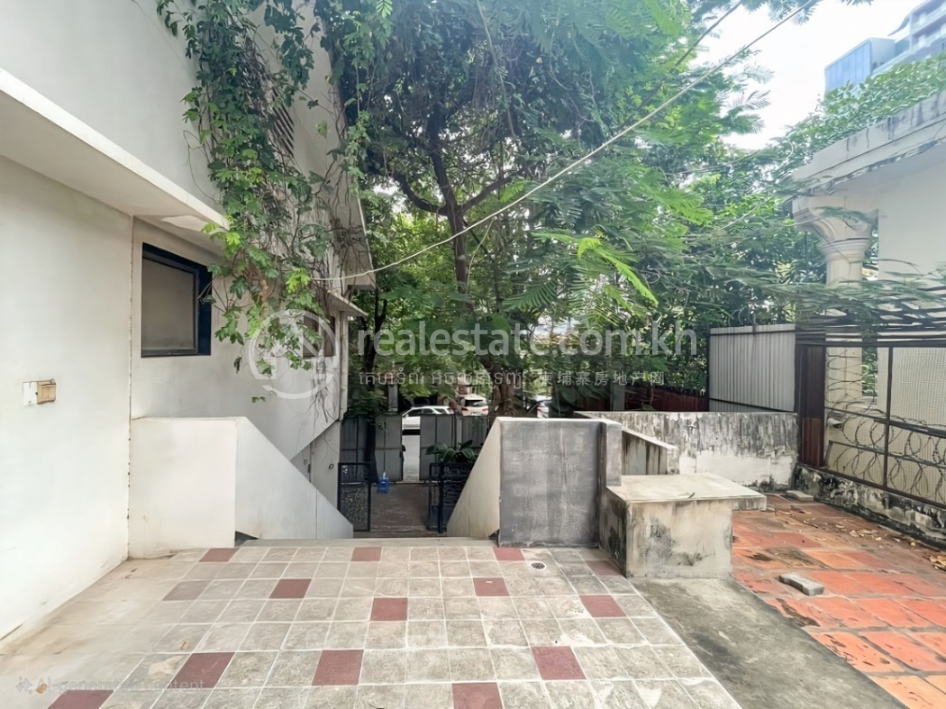 corner_commercial_space_for_rent_in_bkk1_292390174903259091496156.jpg