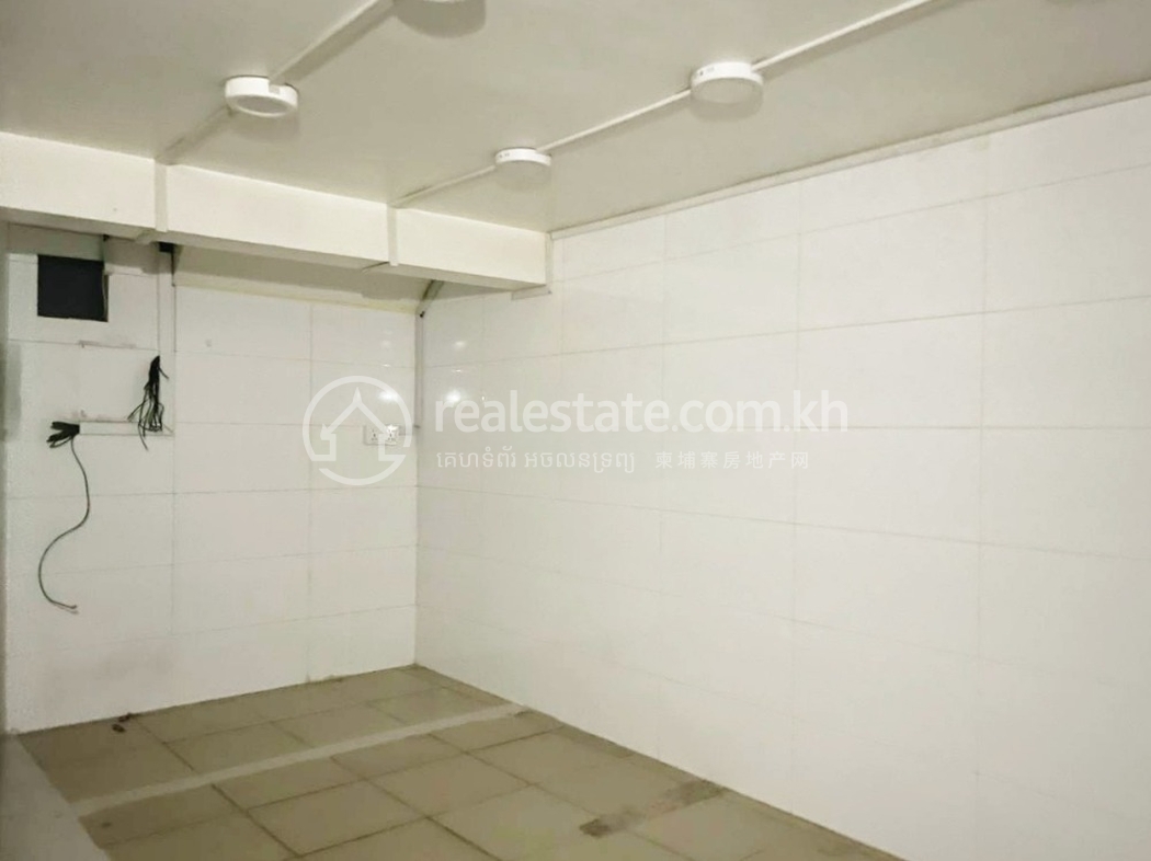 Edited R-7440 aiease_17488 (9).jpg