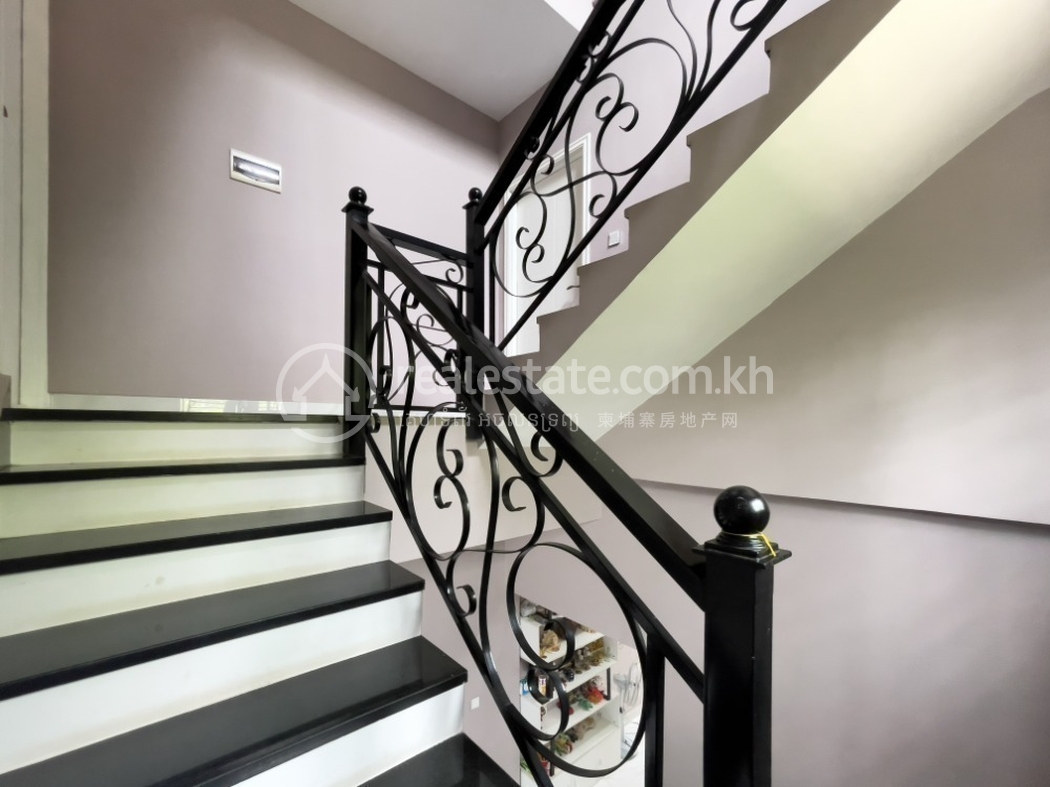 Edited REAKH-7009 IMG_3307 (10).jpg