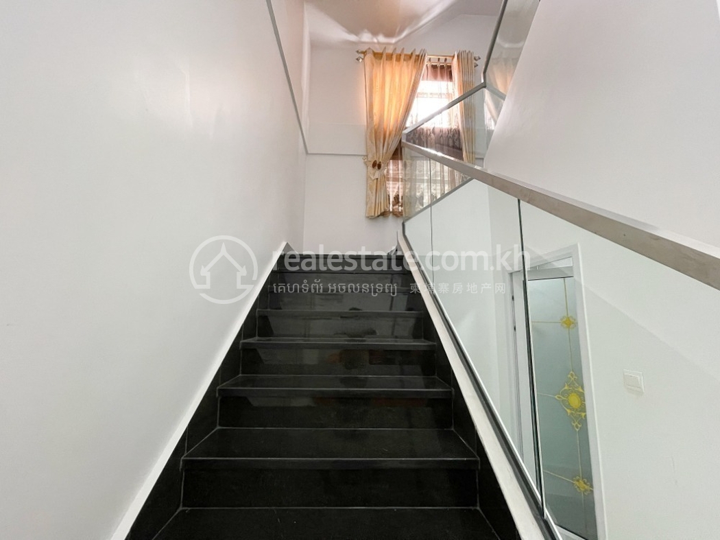 Edited REAKH-7408-47859200 (16).jpg