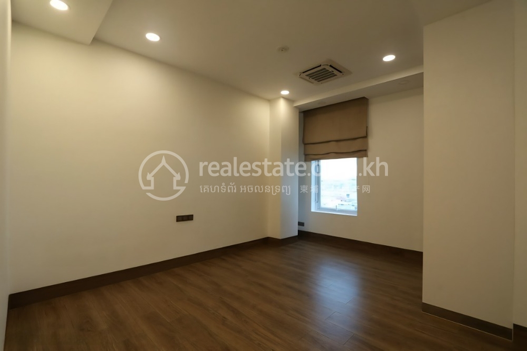 292390_luxurious_3_bedrooms_serviced_apartment_for_rent_in_bkk1 (18).jpg