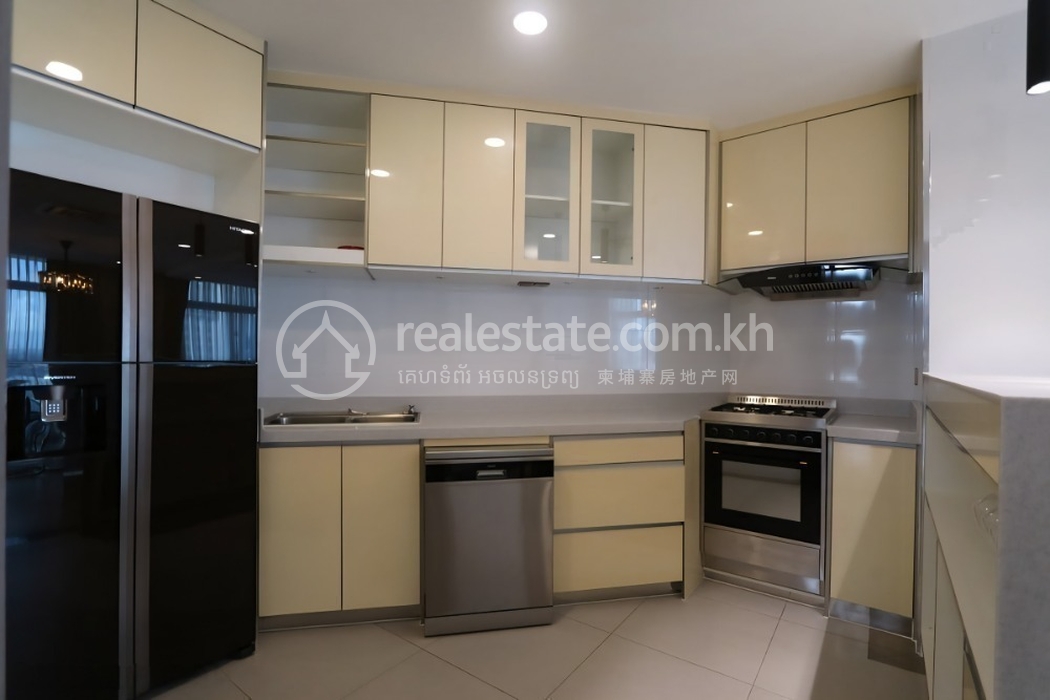 292390_luxurious_3_bedrooms_serviced_apartment_for_rent_in_bkk1 (4).jpg