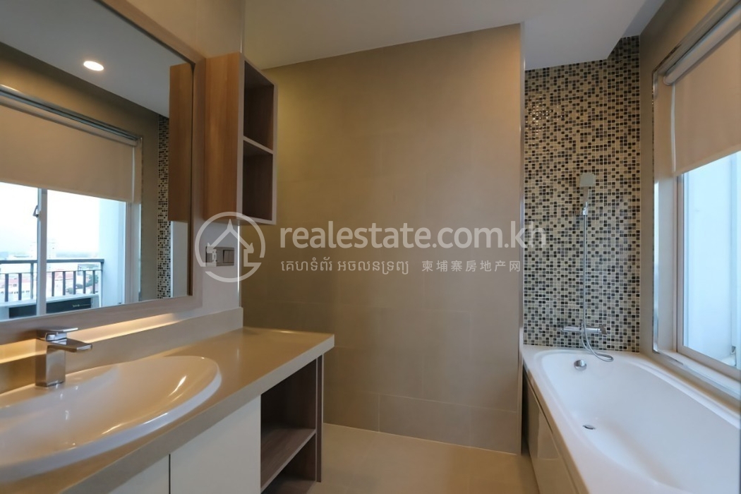 292390_luxurious_3_bedrooms_serviced_apartment_for_rent_in_bkk1 (9).jpg