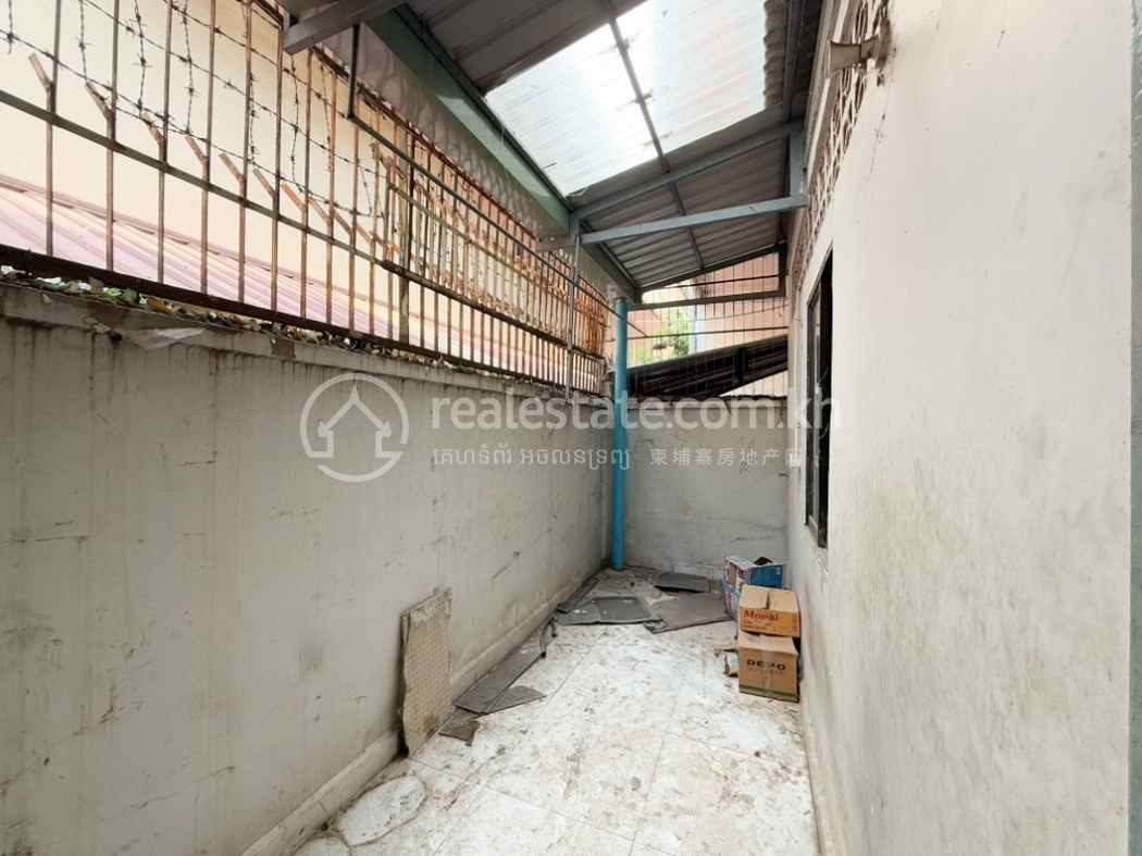 Edited R-6853-258 IMG_6436 (5).jpg