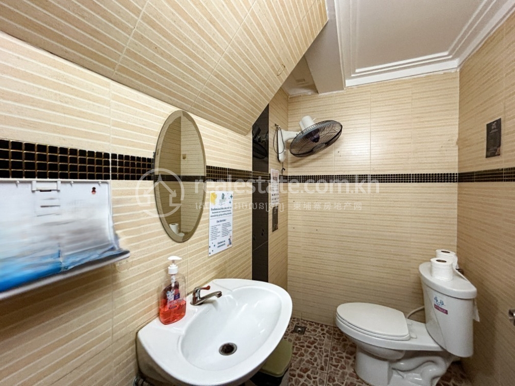 Edited REAKH-7713-58962 IMG_1222 (4).jpg