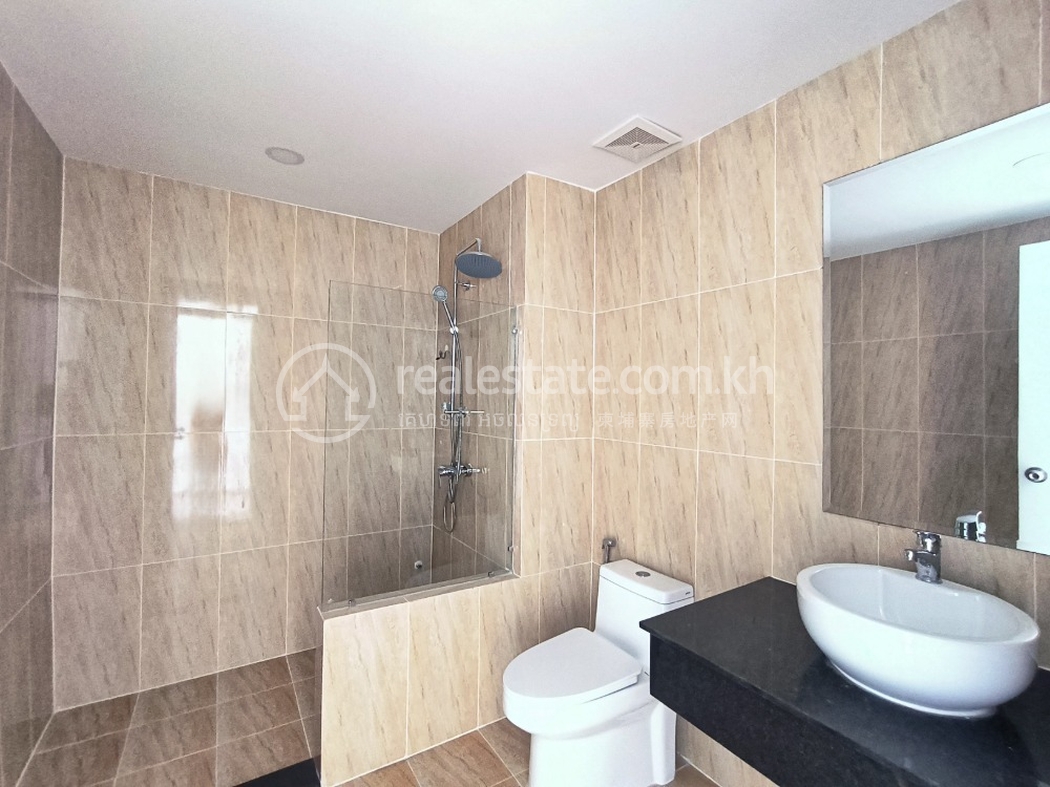 Mockup IMG_20241027_R-7779 4603_887 (4).jpg