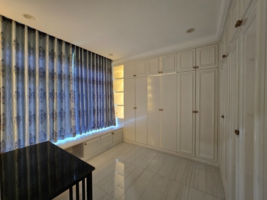 residential Villa for sale & rent v Tonle Bassac ID 265570 17