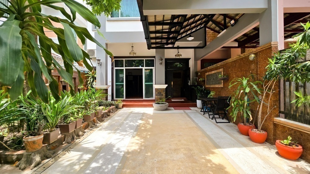 residential Twin Villa for sale & rent v Tonle Bassac ID 267131 3