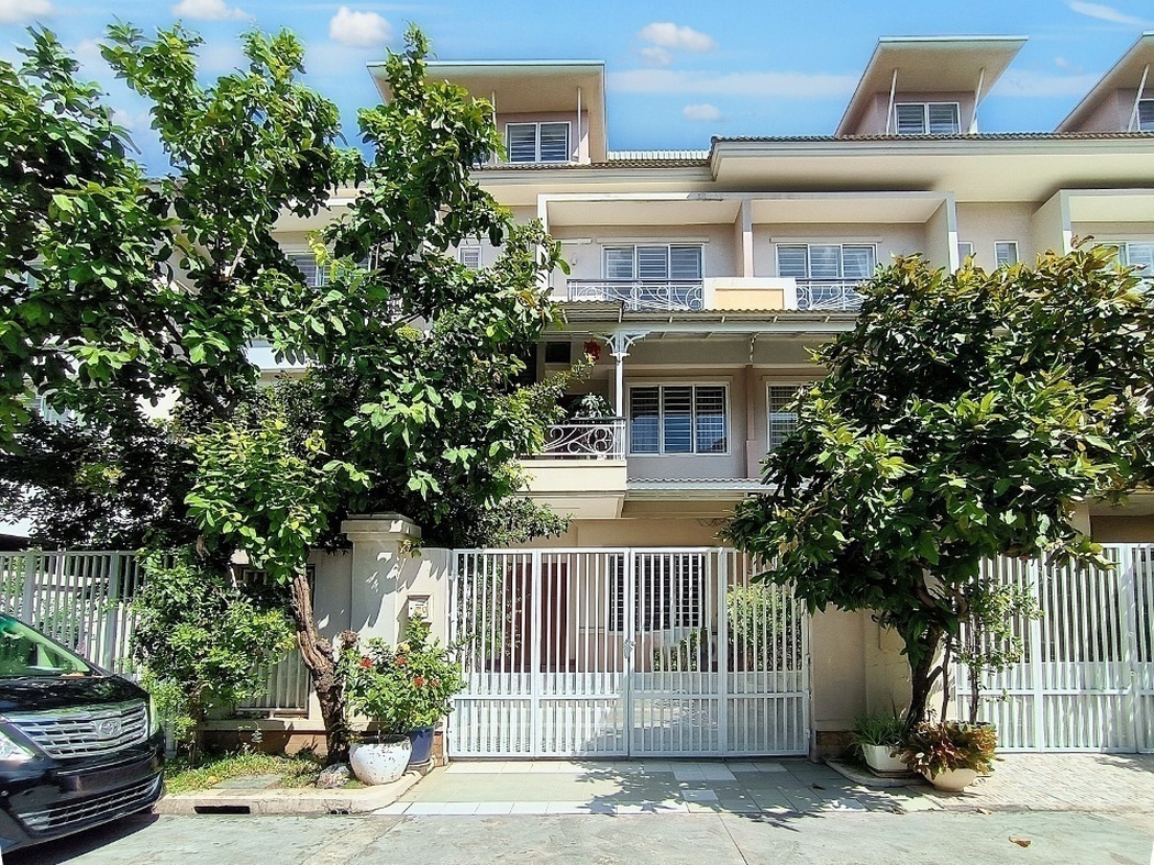 residential Unit for rent v Nirouth ID 237681