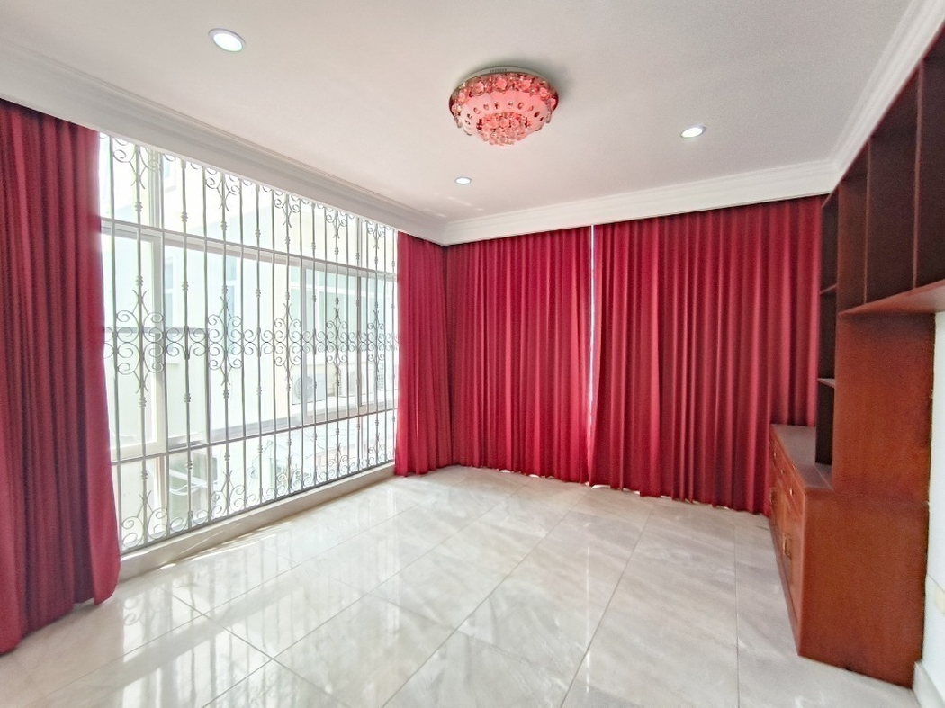 residential Villa for rent v Tonle Bassac ID 239934 13