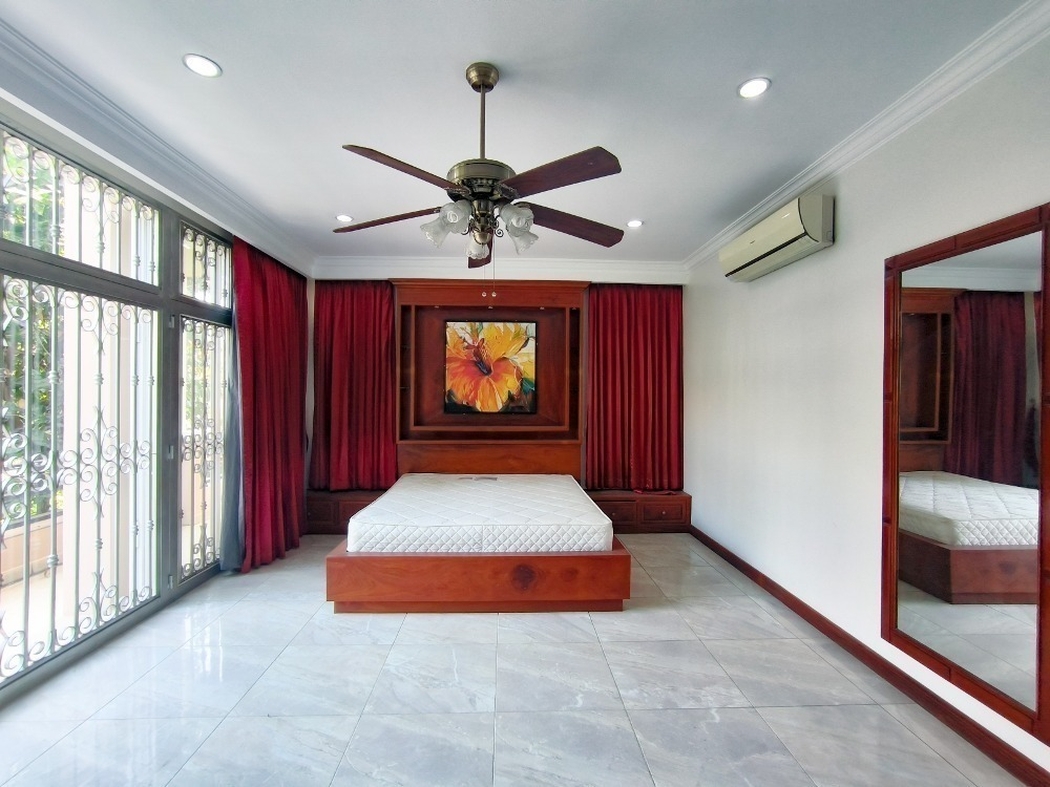 residential Villa for rent v Tonle Bassac ID 239934 17
