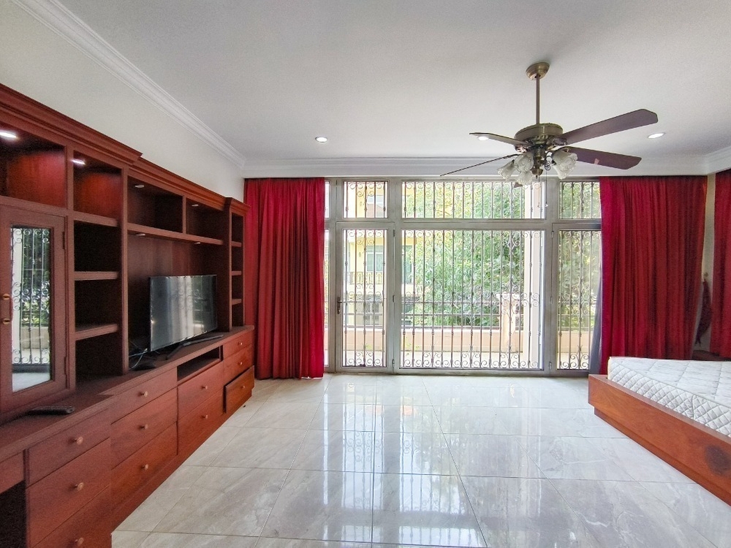residential Villa for rent v Tonle Bassac ID 239934 19