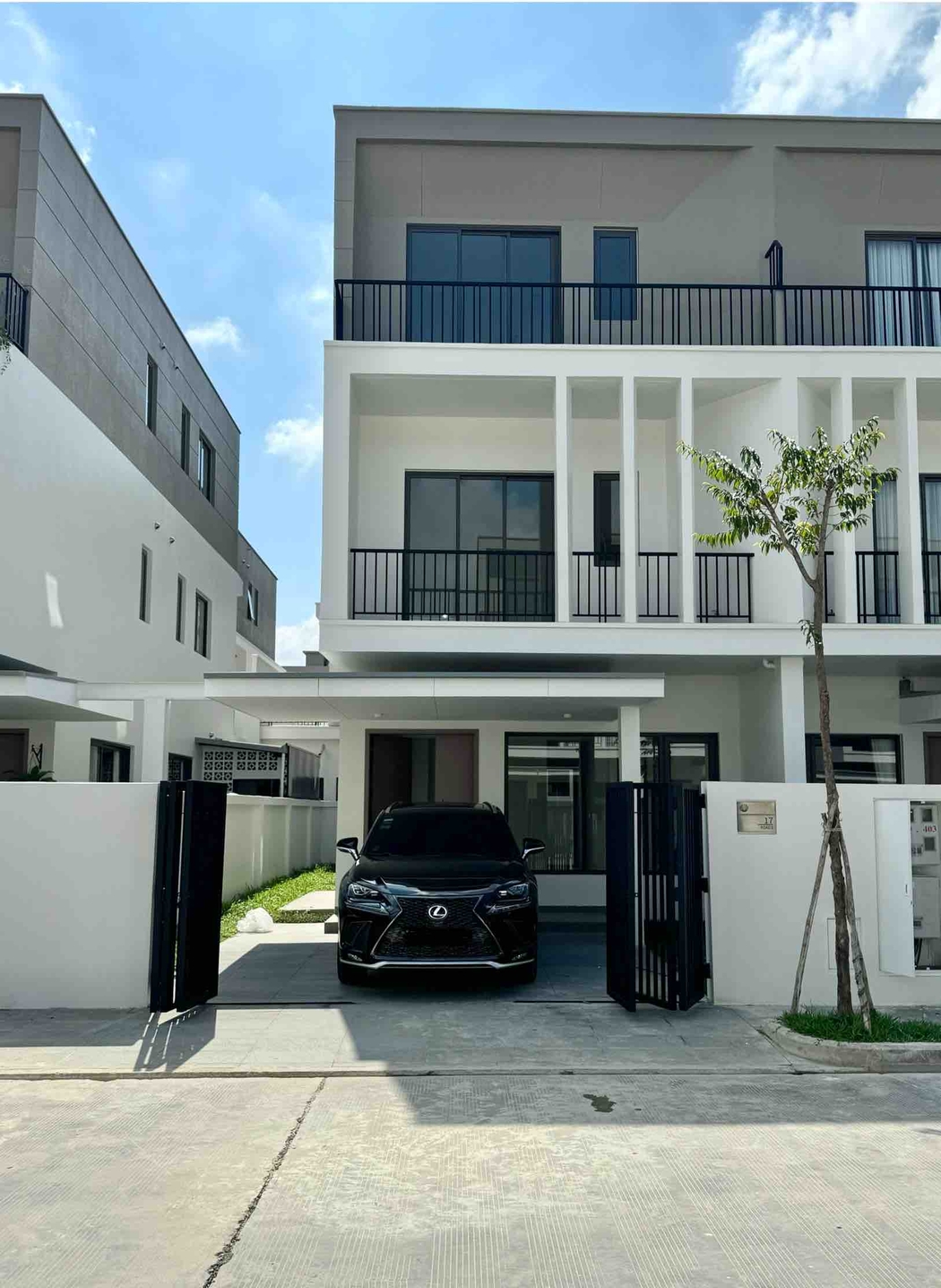 residential Twin Villa for sale v Chak Angrae Leu ID 240933