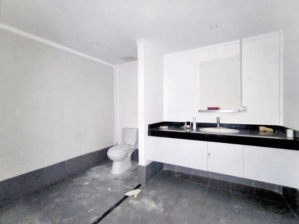 residential Shophouse for rent v BKK 3 ID 241970 9