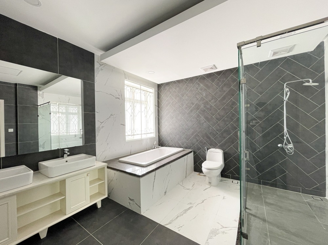 residential Villa for sale v Chak Angrae Kraom ID 243923 14