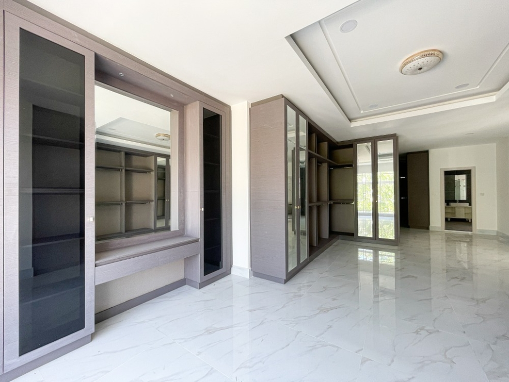 residential Villa for sale v Chak Angrae Kraom ID 243923 15