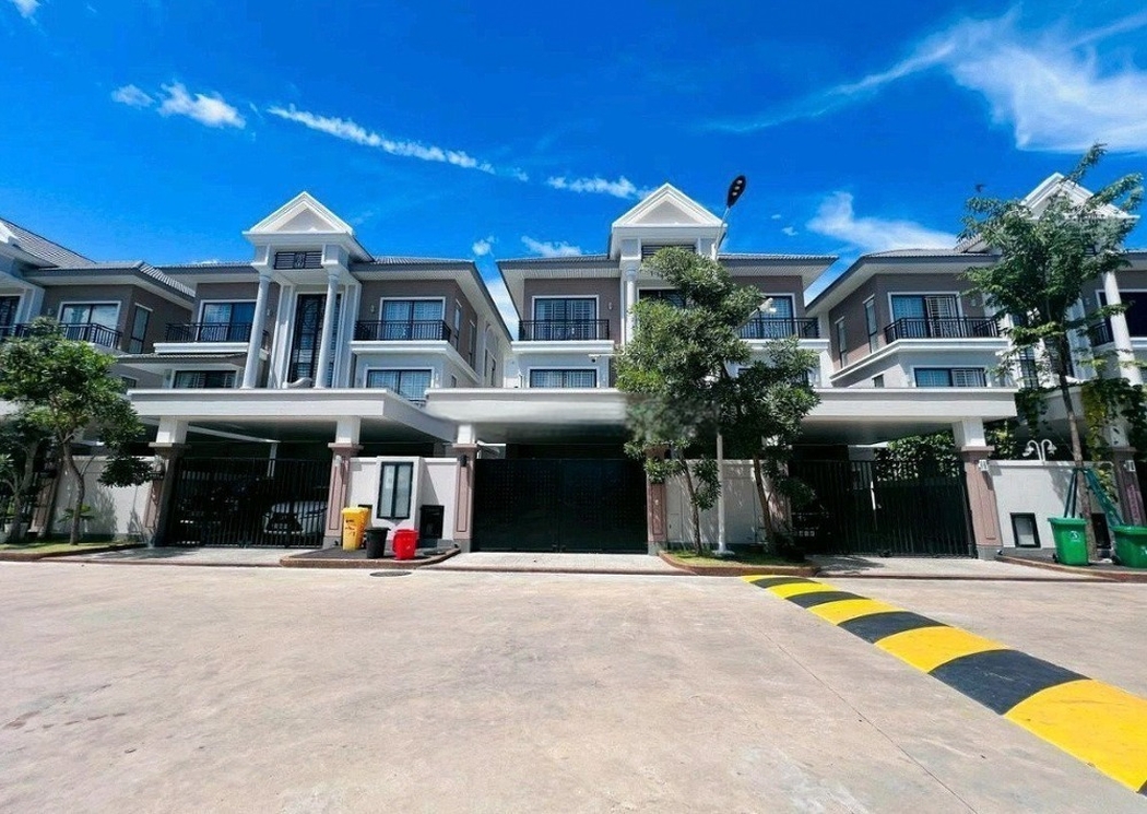 residential Twin Villa for rent v Chak Angrae Kraom ID 244572