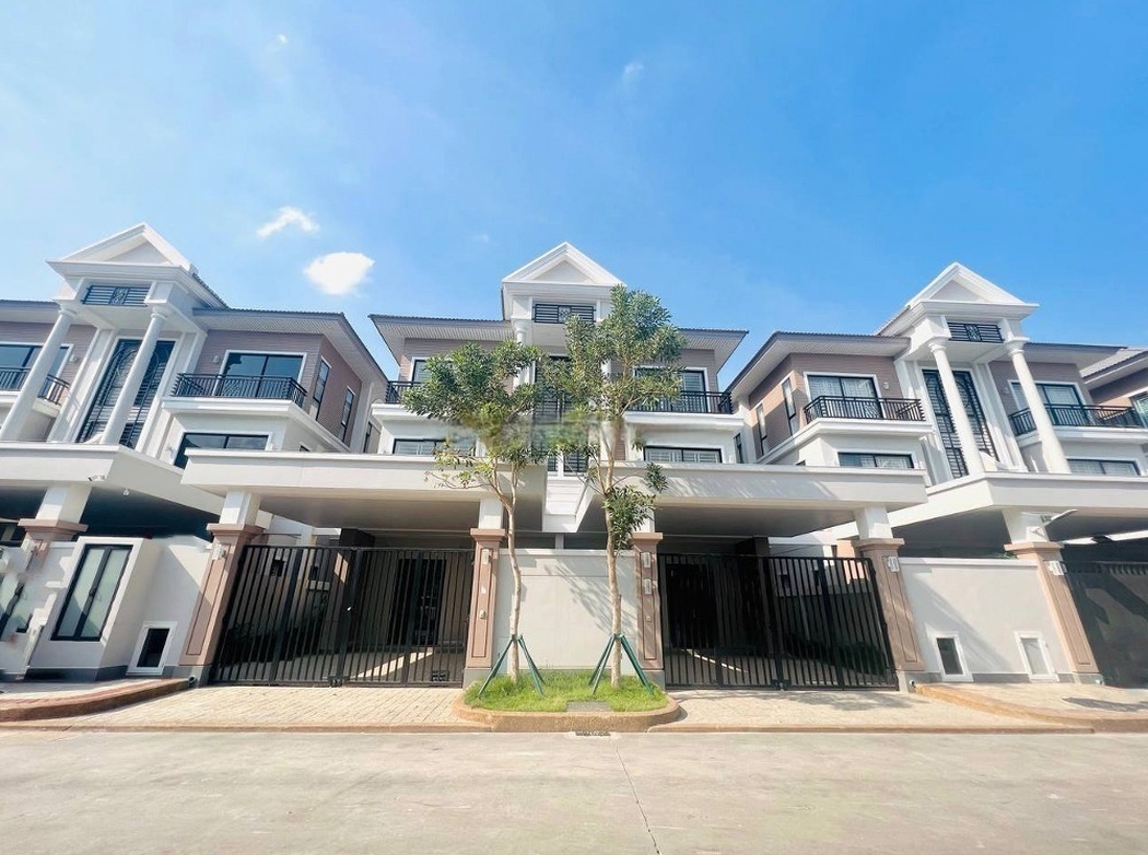 residential Twin Villa for rent v Chak Angrae Kraom ID 244573