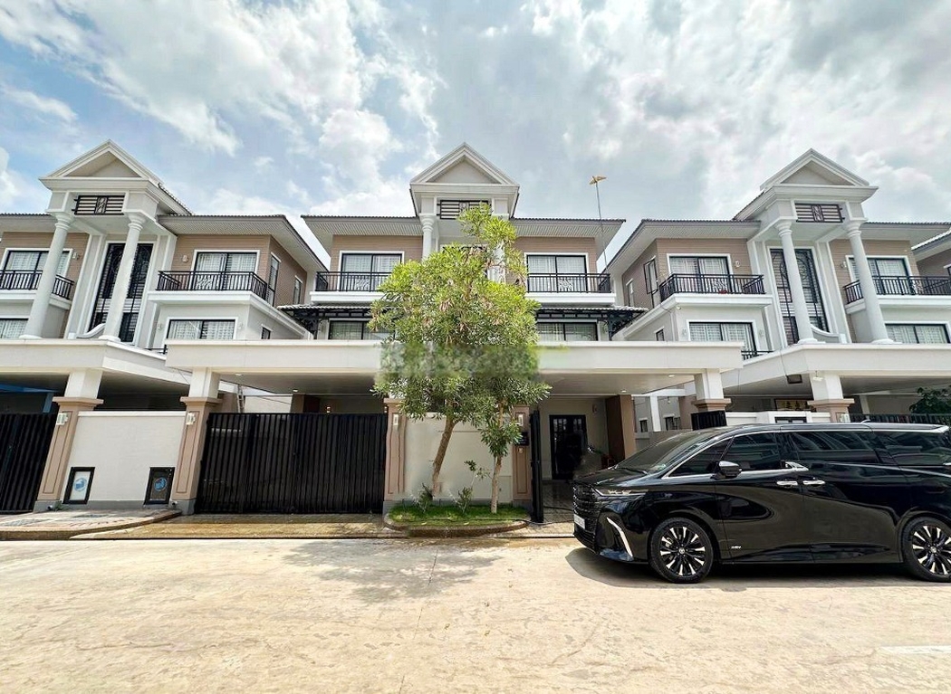 residential Twin Villa for rent v Chak Angrae Kraom ID 244574