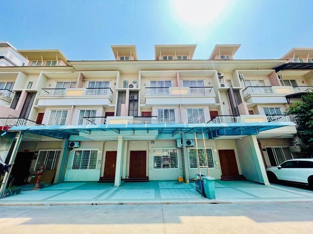 residential Unit for rent v Nirouth ID 244300