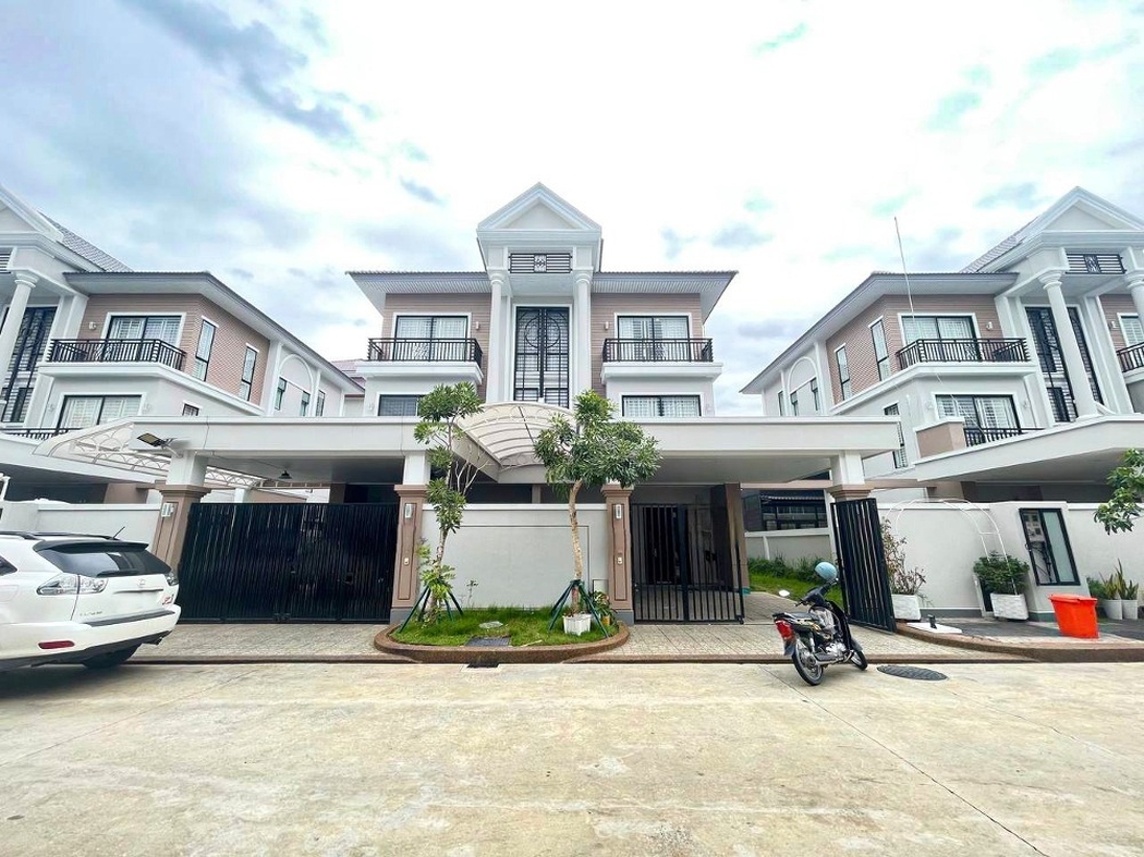 residential Twin Villa for rent v Chak Angrae Kraom ID 245008