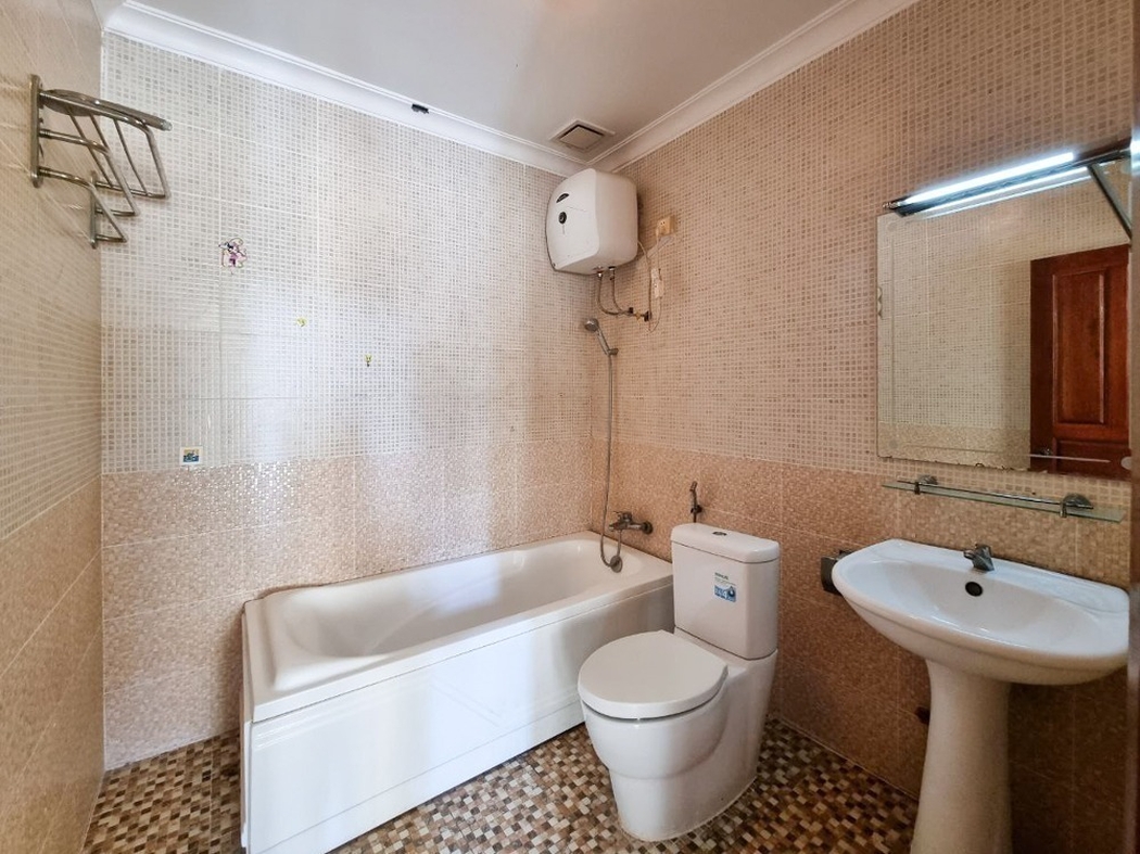 residential Shophouse for sale & rent v Tonle Bassac ID 246440 6