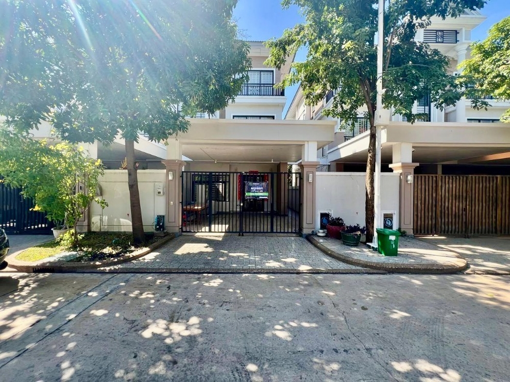 residential Twin Villa for sale v Chak Angrae Kraom ID 246673