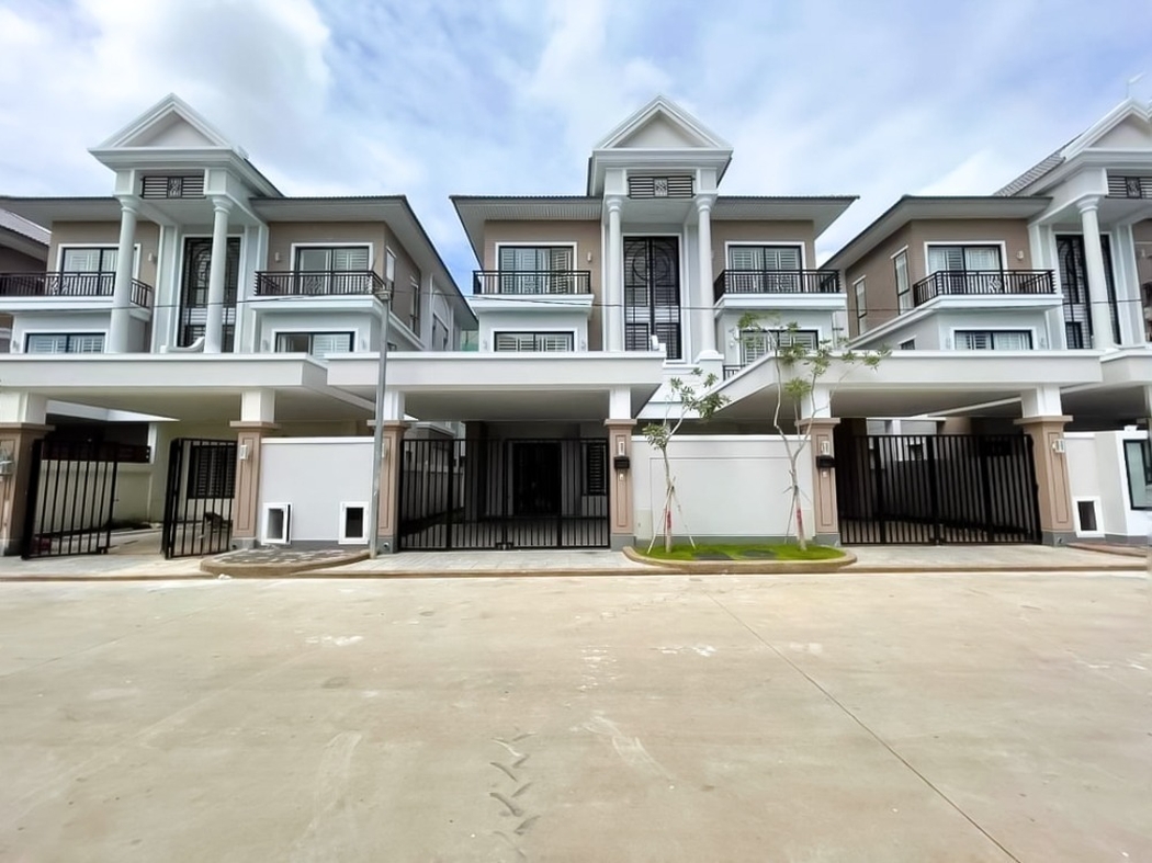 residential Twin Villa for sale v Chak Angrae Kraom ID 261823